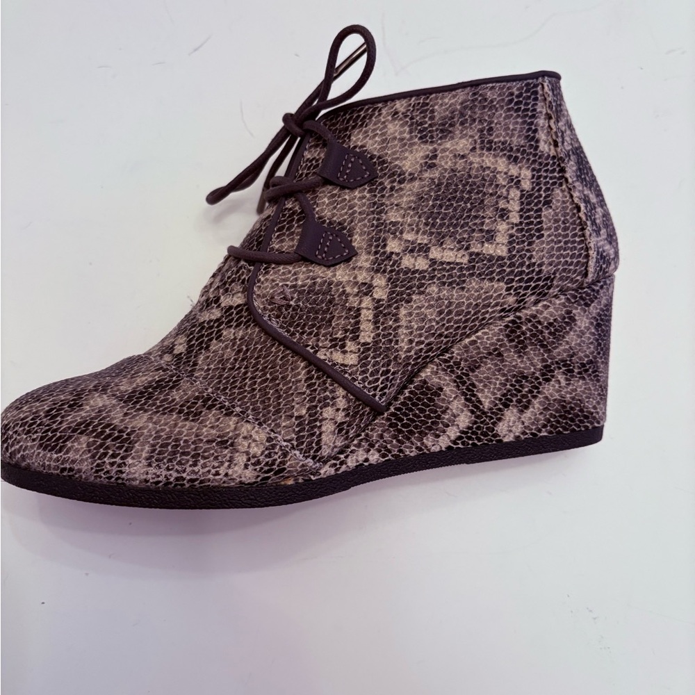 Toms Snakeskin Ankle Booties. Size 11